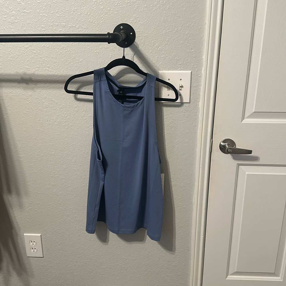 Lululemon zeroed in tank